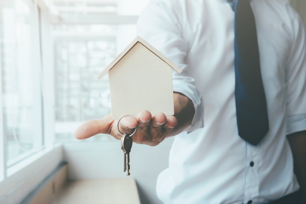 Avantages et inconvénients à devenir mandataire immobilier